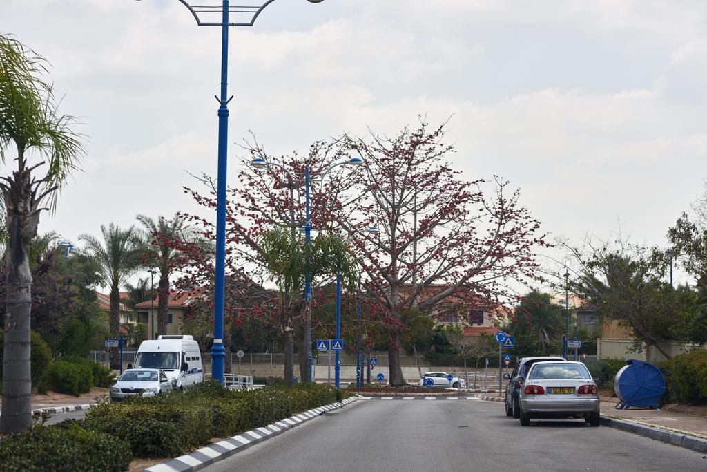 Like Home Gedera Экстерьер фото