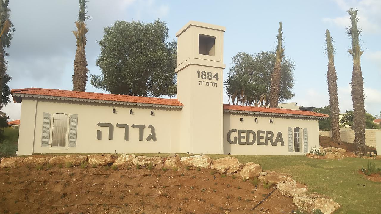 Like Home Gedera Экстерьер фото